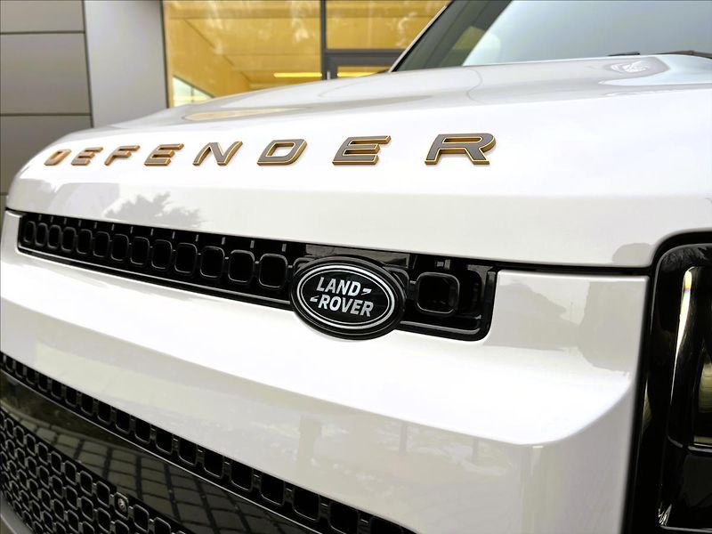 Land Rover Defender (2026) 110 V8 P635 OCTA - fotka 2 z 38