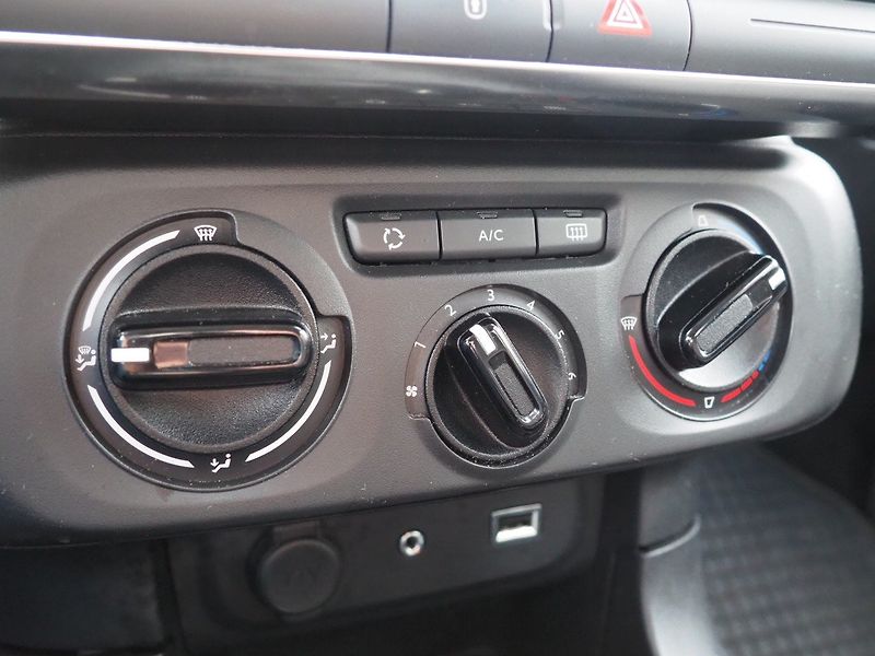 Citroën C3 (2019) 1.2 PureTech Feel - fotka 28 z 34