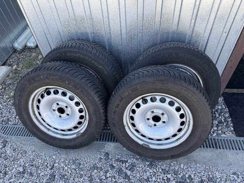 Volkswagen Tiguan 2.0TDi,SPORT,4x4,AUTOMAT - fotka 31 z 47