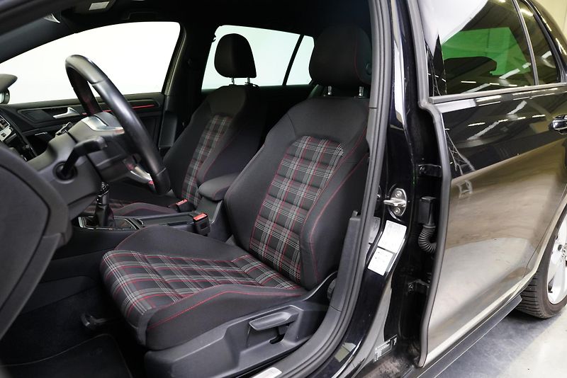 Volkswagen Golf - fotka 11 z 26