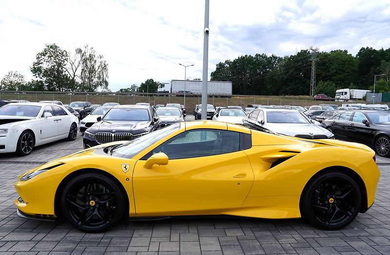 Ferrari F8 Spider/6700km/720 PS - fotka 3 z 51