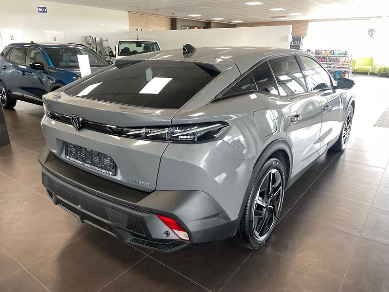 Peugeot 408 (2025) GT Plug-in Hybrid 225k e-EAT8 - fotka 3 z 6