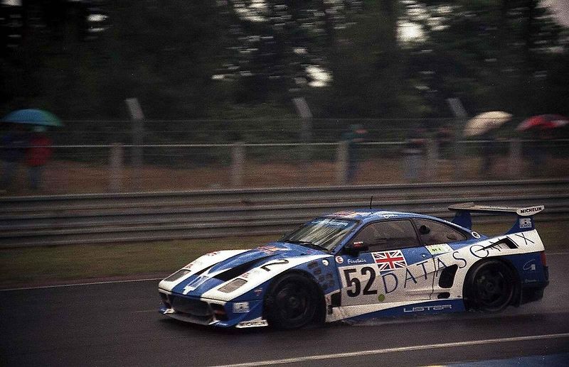 Vpředu Emerson Fittipaldi s vozem Fittipaldi FD04 a za ním Rupert Keegan s vozem Hesketh 308E při GP Monaka 1977.