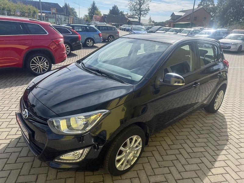 Hyundai i20 (2012) 1,2i VÝHŘ.SEDADLA JEN 107tis. - fotka 3 z 27