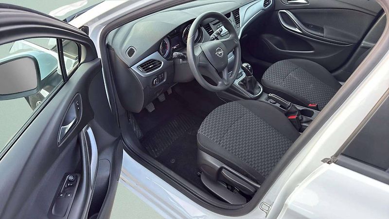 Opel Astra Edition HB 1.4i MT6 (74kW/100k - fotka 14 z 24