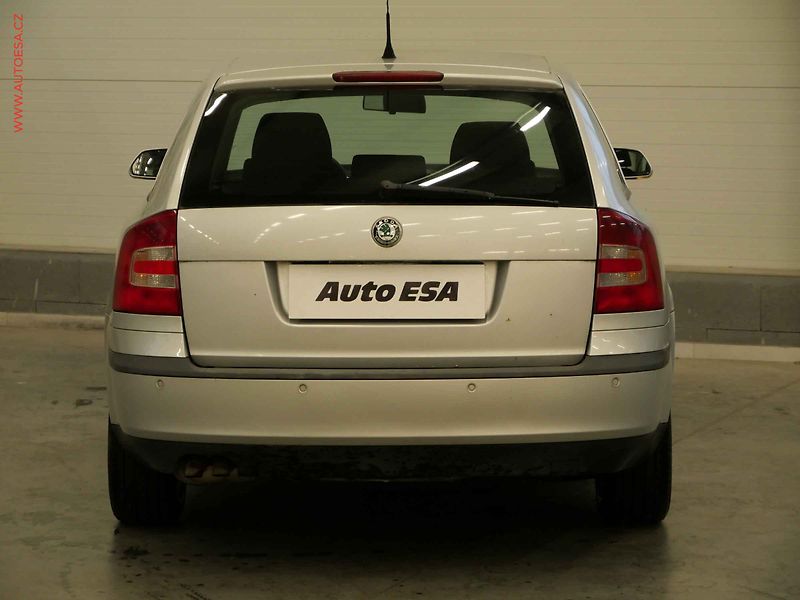 Škoda Octavia (2005) 1.9TDi, AC, výhřev sed. - fotka 5 z 23