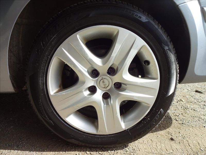 Opel Astra 1,6i 85kW - fotka 39 z 41