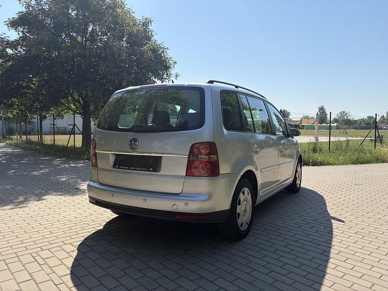 Volkswagen Touran 1.6 75kw Trendline 7 míst - fotka 7 z 25