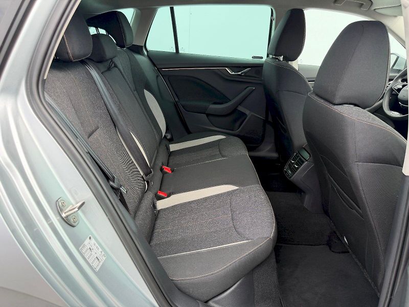 Škoda Scala (2025) 1.0TSI 85kW DSG Top Selection - fotka 26 z 35