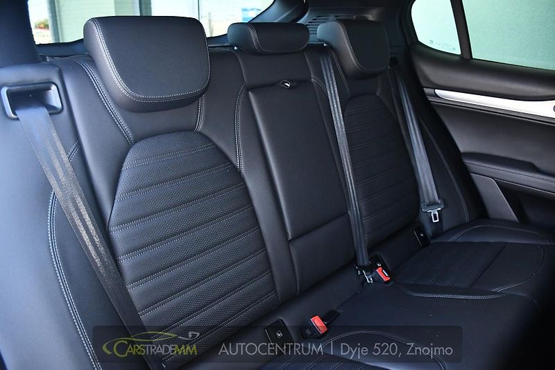 Alfa Romeo Stelvio 2.2D 16V 154kW Veloce AT8-Q4 - fotka 19 z 51