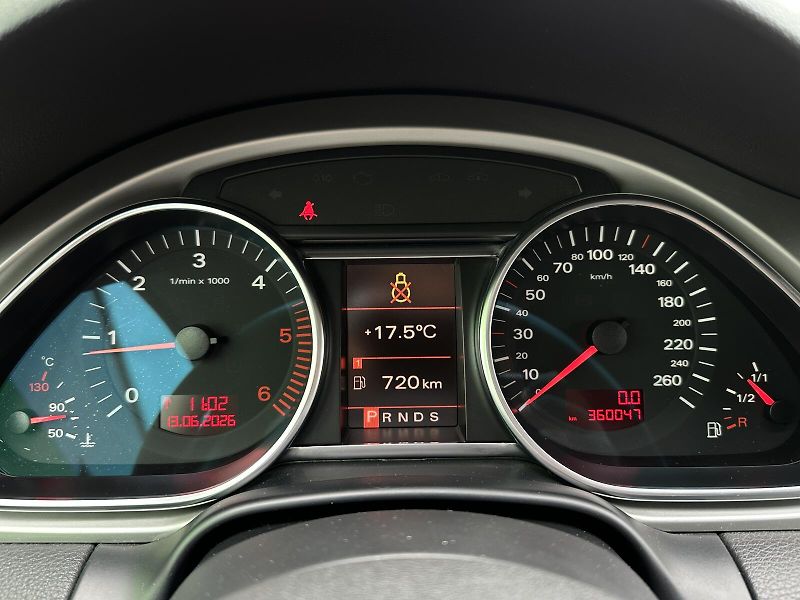 Audi Q7 3.0TDi V6 4x4 Tiptronic 233PS - fotka 25 z 48