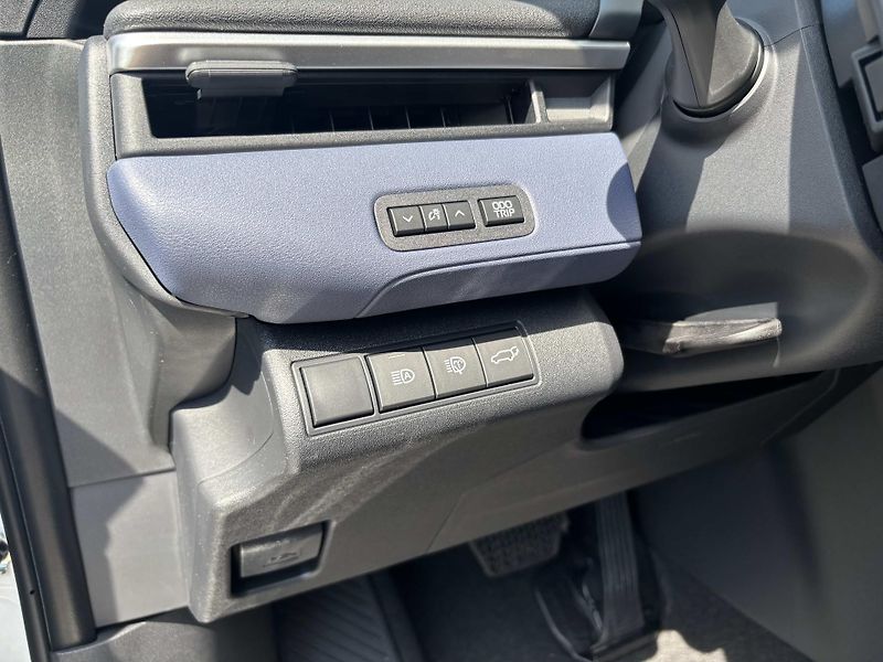 Subaru Solterra (2026) Touring 73 kWh AWD 252 kW - fotka 44 z 74