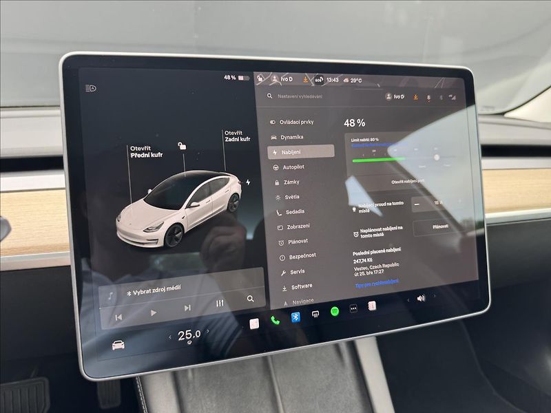 Tesla Model 3 LR REFRESH 4WD 82kWh - fotka 22 z 32