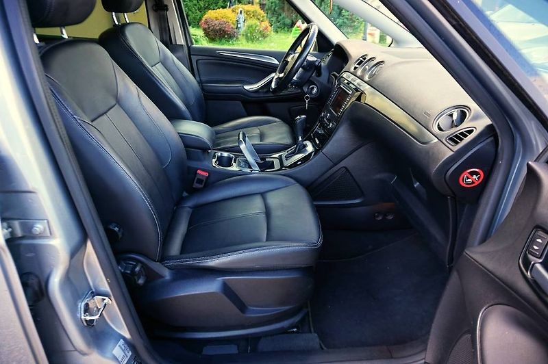 Ford S-MAX (2014) TITANIUM 2,0 TDCI 103 kW - fotka 15 z 39