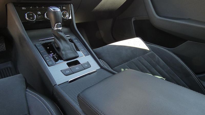 Škoda Superb Combi 1.5 TSI DSG Style - fotka 6 z 27