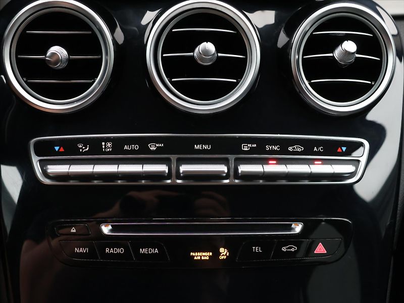 Mercedes-Benz GLC 2,1 250d 150 kw 4MATIC CZ AMG - fotka 25 z 33
