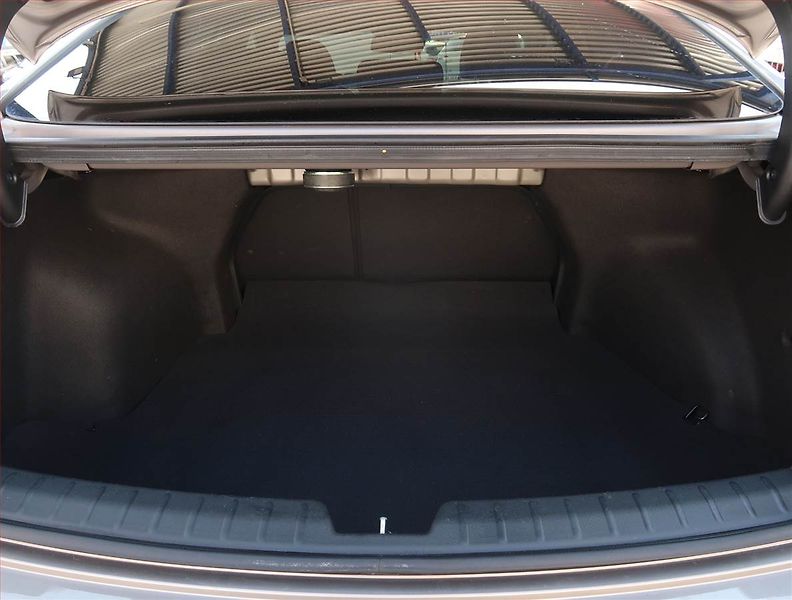Hyundai i40 (2015) Premium 1.7 CRDi, Serv.kniha - fotka 14 z 21