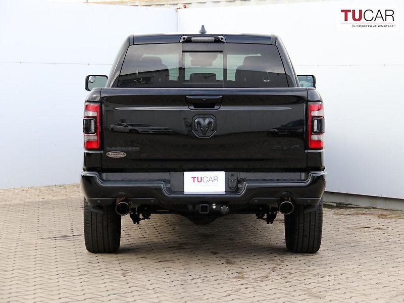 RAM 1500 (2024) Laramie 5.7 V8 HEMI E-Torque - fotka 7 z 38
