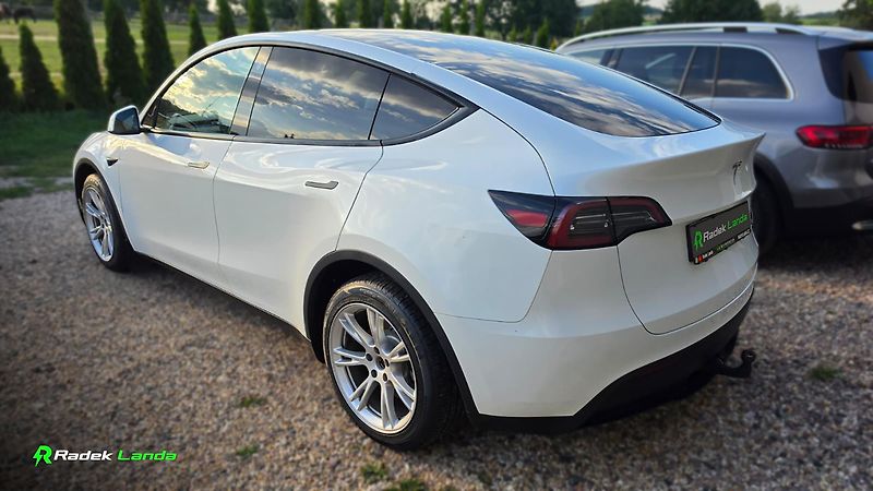 Tesla Model Y (2024) Long Range AWD Berlín | tažné - fotka 2 z 11