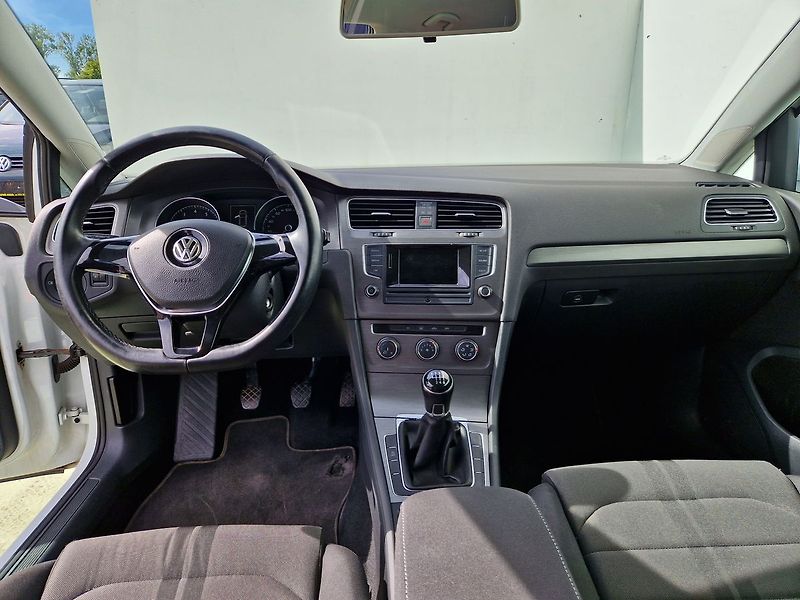 Volkswagen Golf Comfortline 1.4 TSI, Klima - fotka 11 z 26