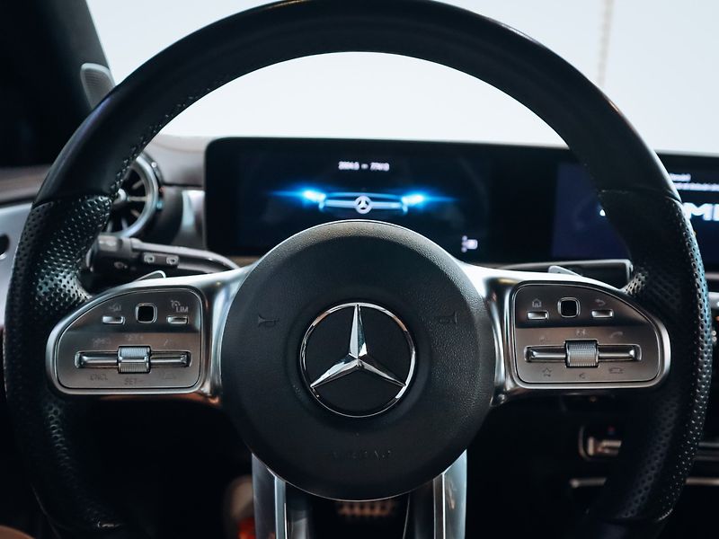 Mercedes-Benz Třídy A A 35 AMG 4MATIC - fotka 15 z 25