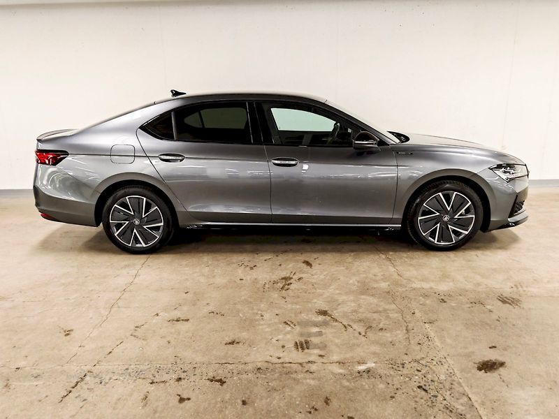 Škoda Superb (2025) iV 1.5 TSI 150 kW DSG Sportlin - fotka 28 z 33