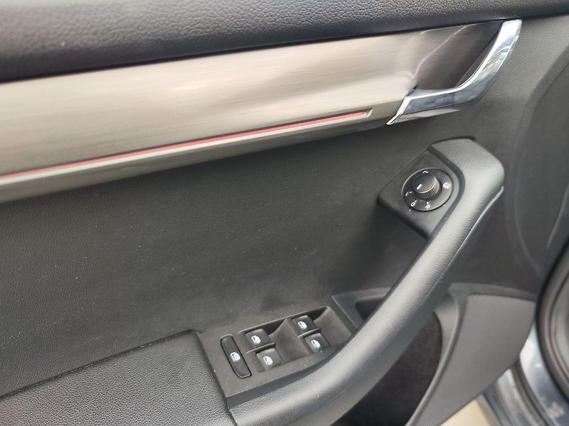 Škoda Octavia 2.0 TSI/140kW Style DSG - fotka 31 z 32