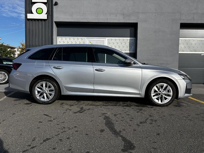 Škoda Octavia (2025)  Combi Top Selection 1.5 TSI - fotka 2 z 12