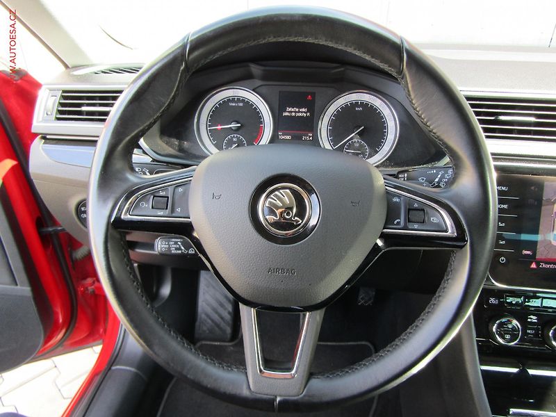 Škoda Superb (2018) 2.0 TDi, ČR, L&K, DSG, kůže - fotka 16 z 17