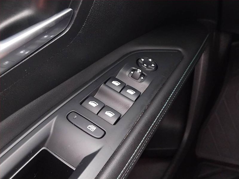 Peugeot 5008 (2021) PureTech 130 - fotka 17 z 23