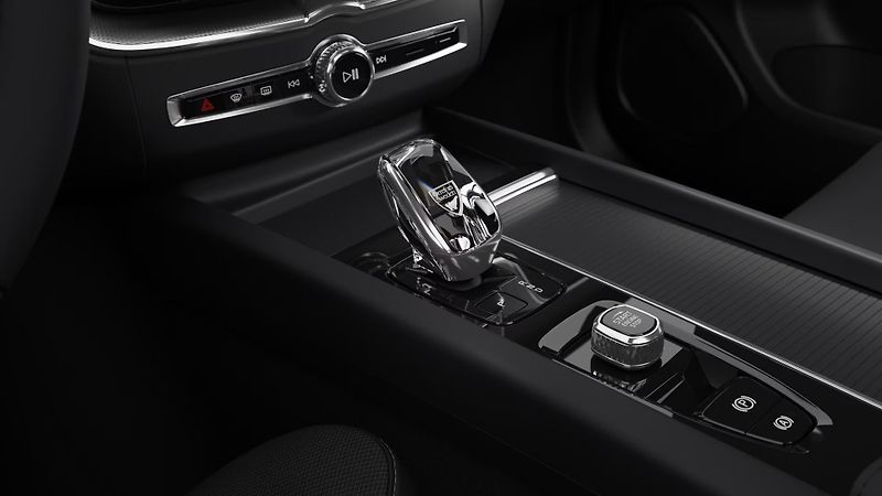 Volvo XC60 (2026) B5 AWD BLACK EDITION PLUS AUT - fotka 8 z 15