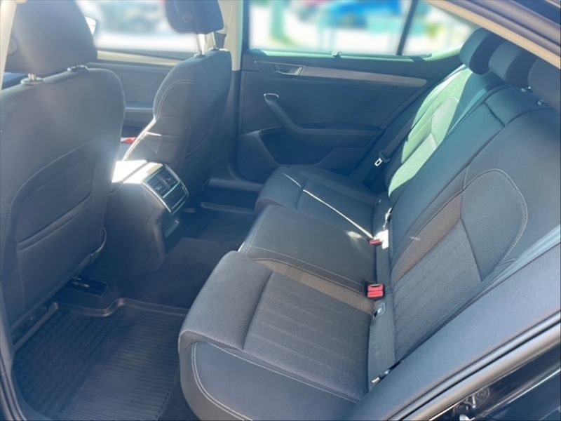 Škoda Superb 1,5 TSI Style - fotka 8 z 11