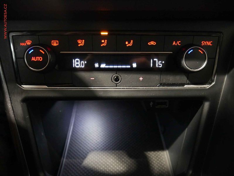 Volkswagen Polo (2019) 1.0 TSI, 2.maj,ČR, AC, temp. - fotka 15 z 17