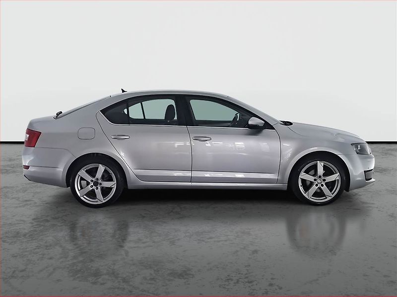 Škoda Octavia (2013) 2.0 TDI, Automat, Xenony - fotka 6 z 19