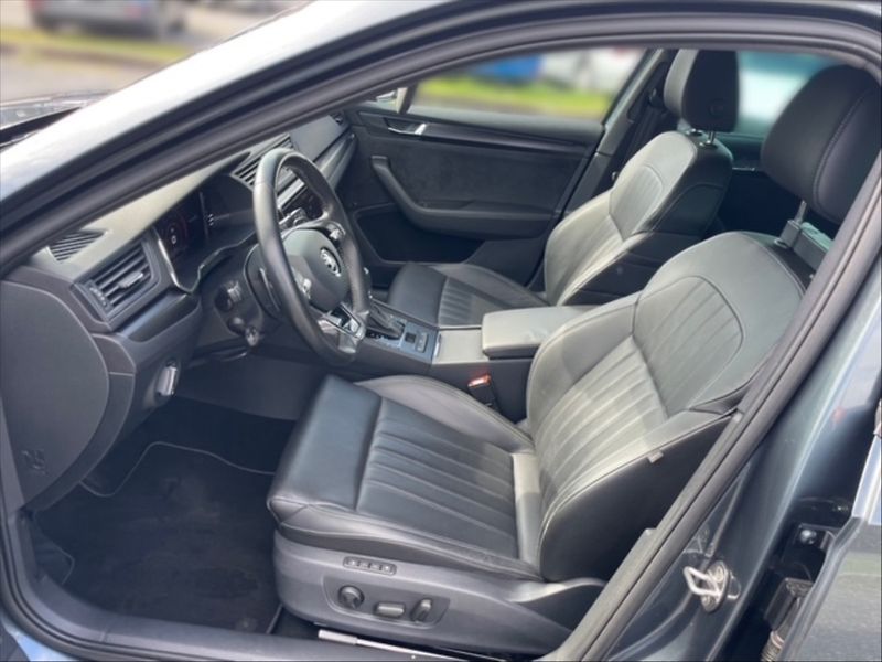 Škoda Superb 2,0 TDI Sportline DSG - fotka 7 z 11