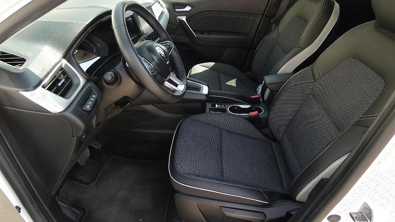 Renault Captur 1,3  TCe 140 Techno EDC - fotka 18 z 22