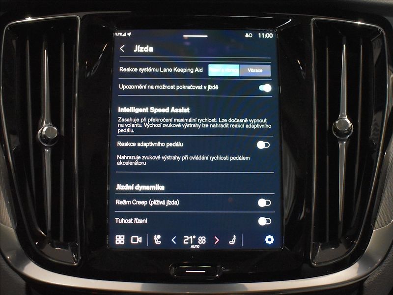 Volvo V60 2,0 T6 AWD Core - fotka 22 z 26
