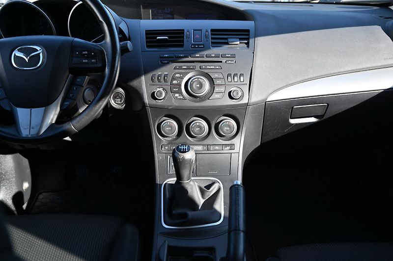 Mazda 3 2.0 110KW Sports-Line 7/2012 - fotka 11 z 30