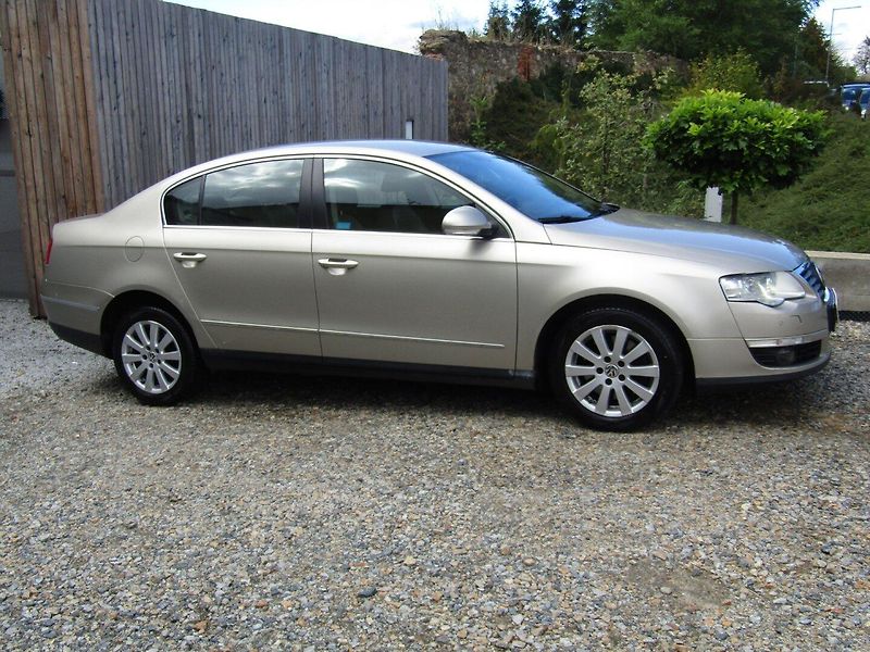 Volkswagen Passat (2008) 2.0 TDI 103kW - fotka 8 z 36