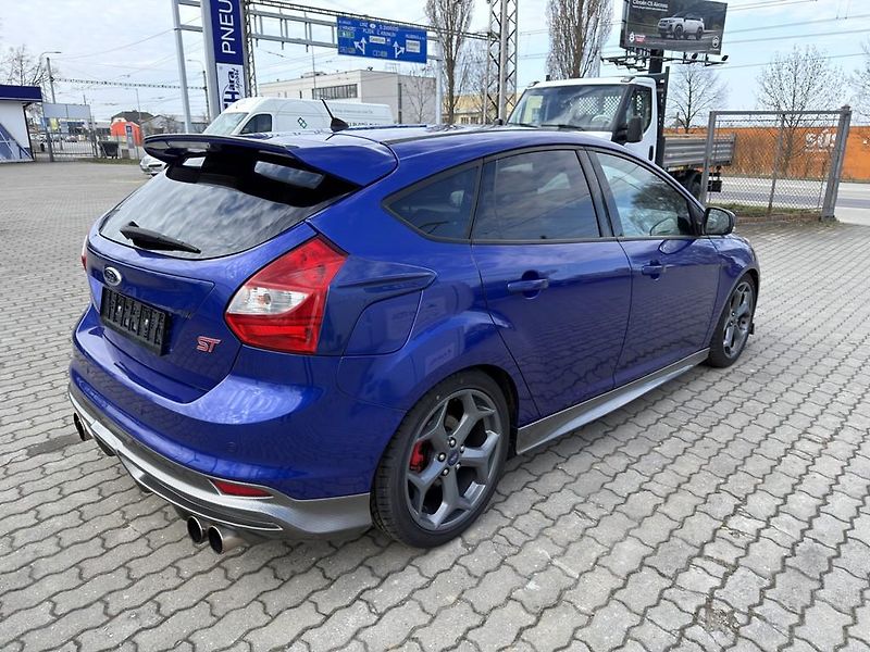 Ford Focus ST 2.0 EB 184 kW xenon, servis - fotka 5 z 25