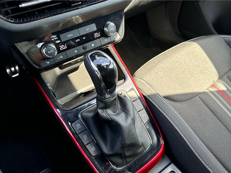 Škoda Fabia Monte Carlo 1,0 TSI 85 kW 7-st - fotka 17 z 21