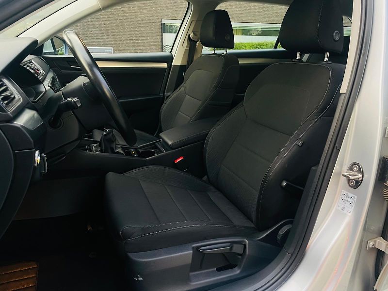 Škoda Superb 1.4TSI 4x4 MANUÁL VÝHŘEV TAŽNÉ - fotka 28 z 45