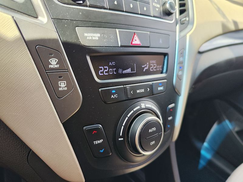 Hyundai Santa Fe 2.4 GDi/138kW Confidence 4x4 - fotka 18 z 31