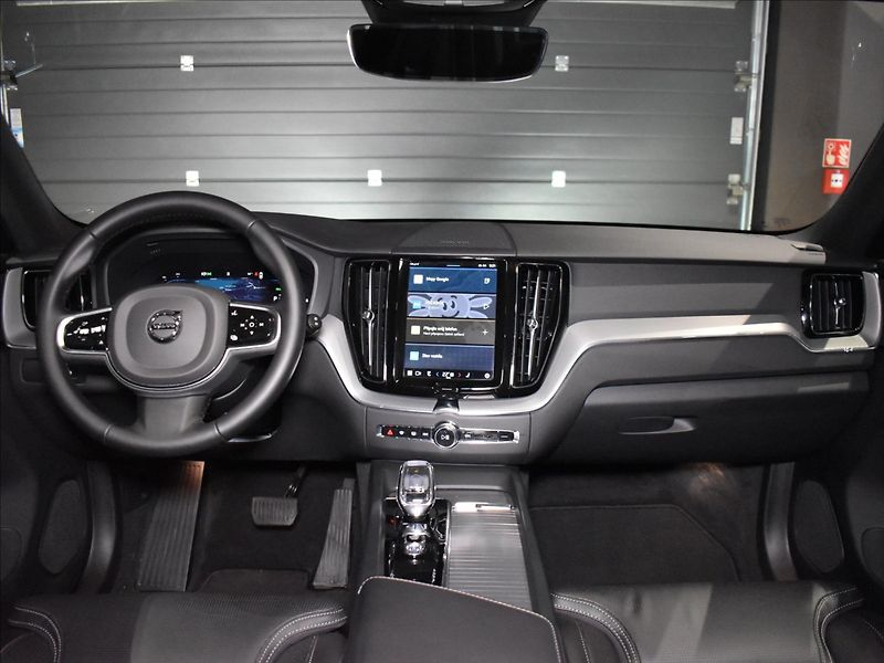 Volvo XC60 2,0 T6 AWD PLUS Black Edition - fotka 13 z 26