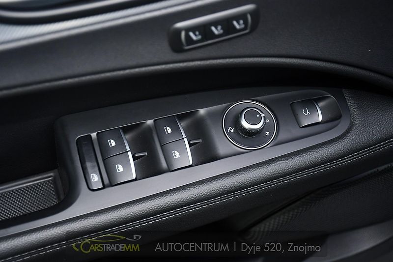 Alfa Romeo Stelvio 2,2D 154kW VELOCE AT8-Q4  - fotka 24 z 53