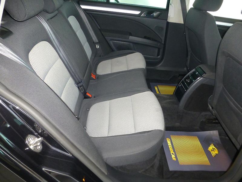 Škoda Superb (2013) 2,0TDI*VYHŘ.S*PARK.S**NAVIGACE - fotka 25 z 28