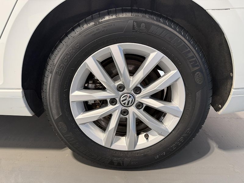 Volkswagen Passat 1.4 TSI BMT Comfortline - fotka 13 z 13