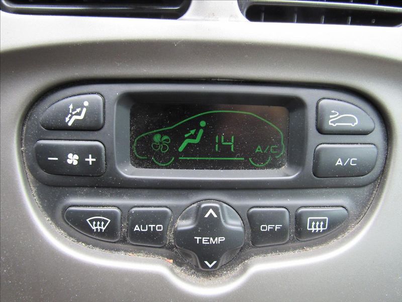 Citroën Xsara Picasso 1,8 85kW - fotka 16 z 24