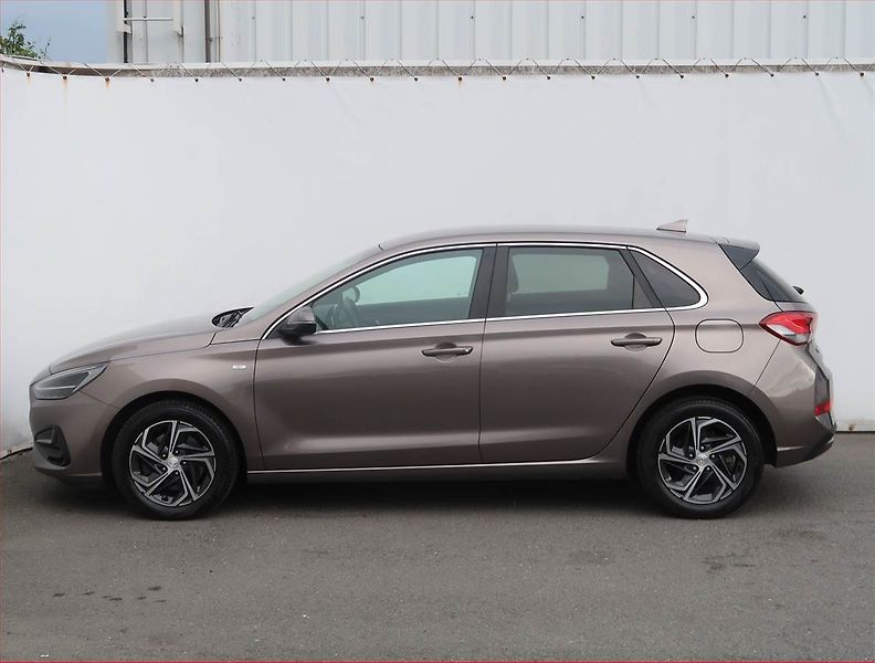 Hyundai i30 (2021) Smart 1.5 T-GDI MHEV, ČR,1.maj - fotka 3 z 20