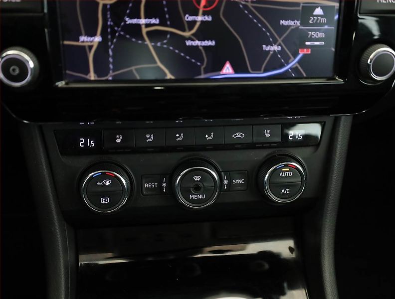 Škoda Superb (2017) Laurin&Klement 1.8 TSI, Kůže - fotka 14 z 21